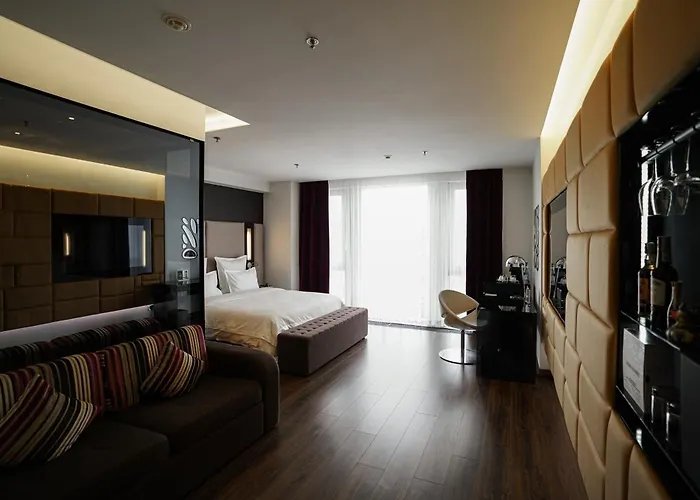 11 Mirrors Design Hotel Київ
